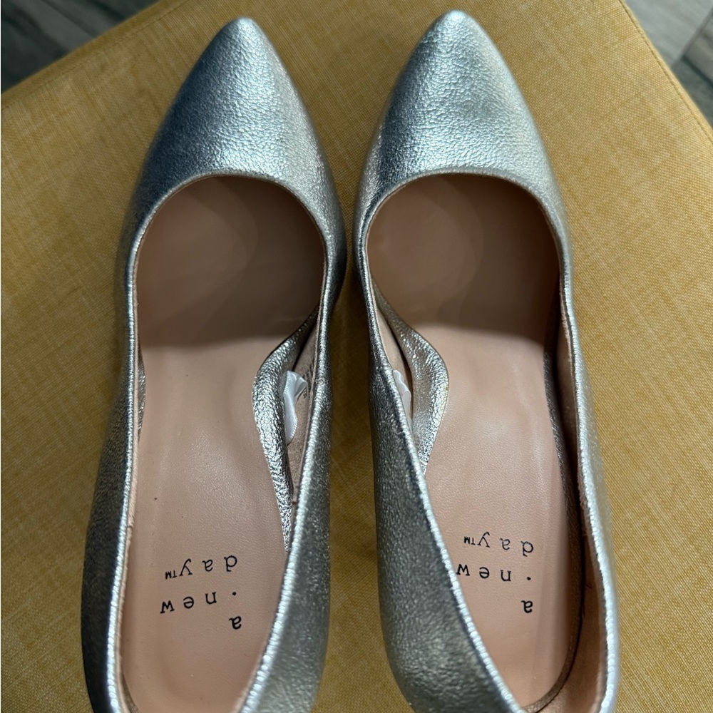 A New Day sz6 Elegant Silver Women's ๐ heels - Picture 5 of 7